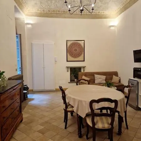 Elegante In Centro. * Torino