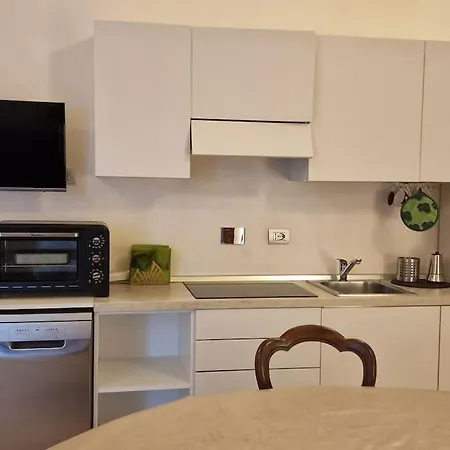 Elegante In Centro. Apartamento *